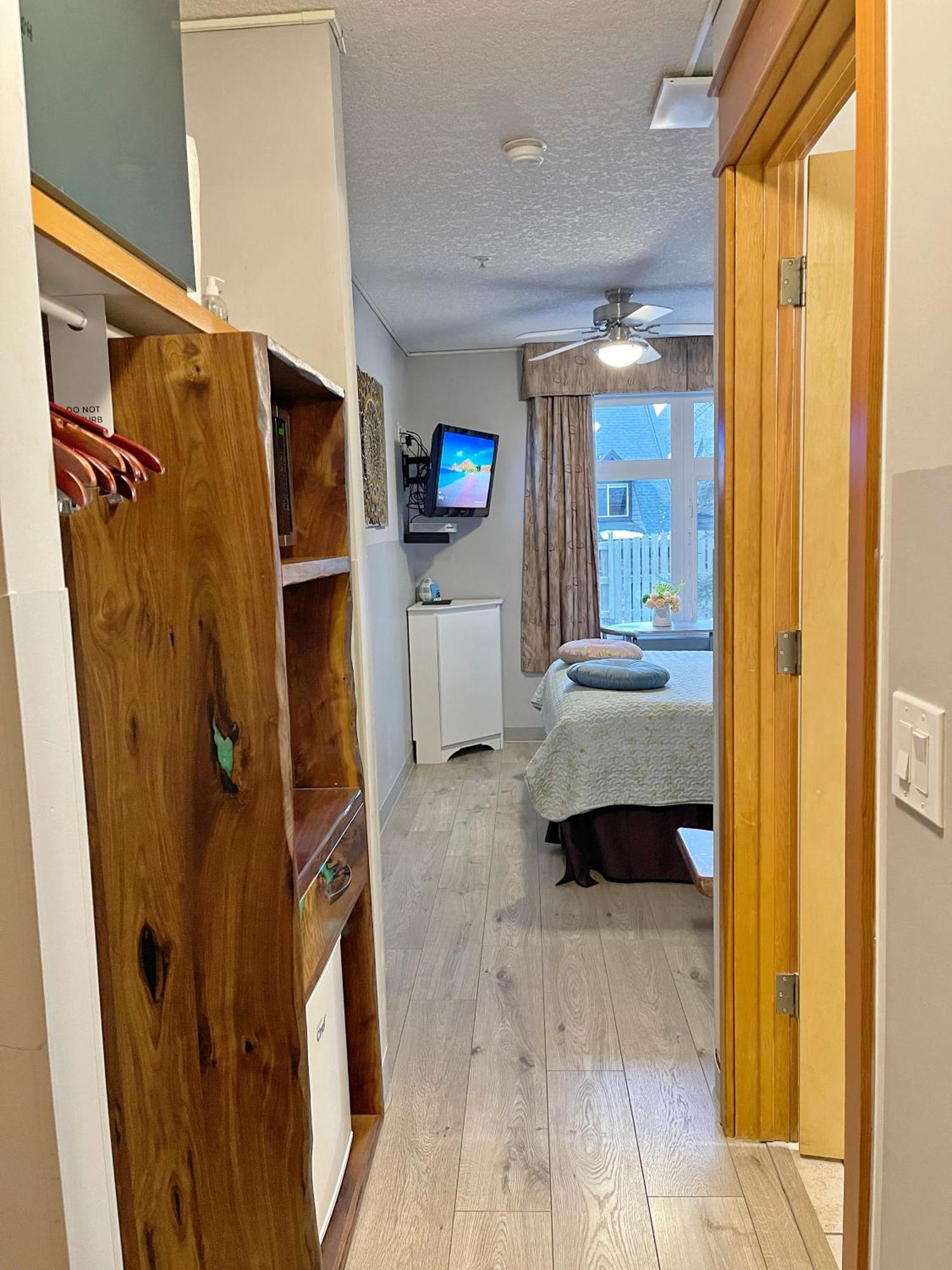 Windtower Lodge Queen Bed Suite-Ugparking&Walking2Dt Canmore Exterior foto